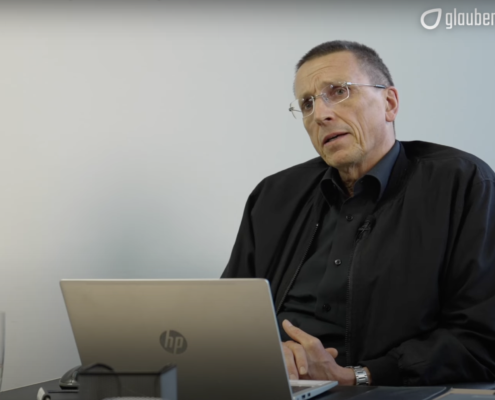 Prof. Dr. Detlef Hiller in einem Vortrag zur "Umweltfrage" bei GlaubenDenken