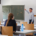 Prof. Dr. Shin Yoshida von der Tohoku Gakuin Universität lehrt während der September School 2026 an der Internationalen Hochschule Liebenzell. Er steht lächelnd vor einer Wandtafel mit japanischen Schriftzeichen und zeigt auf die Tafel, während Studierende im Seminarraum zuhören.