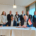 Unterzeichnung der Partnerschaftsvereinbarung (MoU) zwischen der Internationalen Hochschule Liebenzell und dem Fjellhaug International University College. Im Vordergrund sitzen der Rektor des Fjellhaug, Frank-Ole Thoresen, und der IHL-Rektor Volker Gäckle an einem Tisch mit norwegischer und deutscher Tischflagge, während die Delegationsmitglieder beider Hochschulen dahinter stehen.